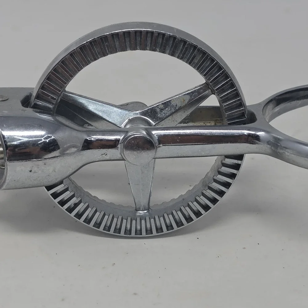 Vintage Ecko Best Hand Held Mixer Rotary Beater Black Handle Stainless Steel. L